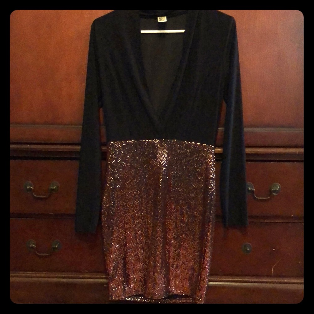 V-style low cut black dress with mauve/gold sequin